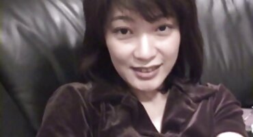 sex woman Cô phim sex người mập gái quyến rũ ôm với một người bạn theo nhịp điệu của điệu nhảy.